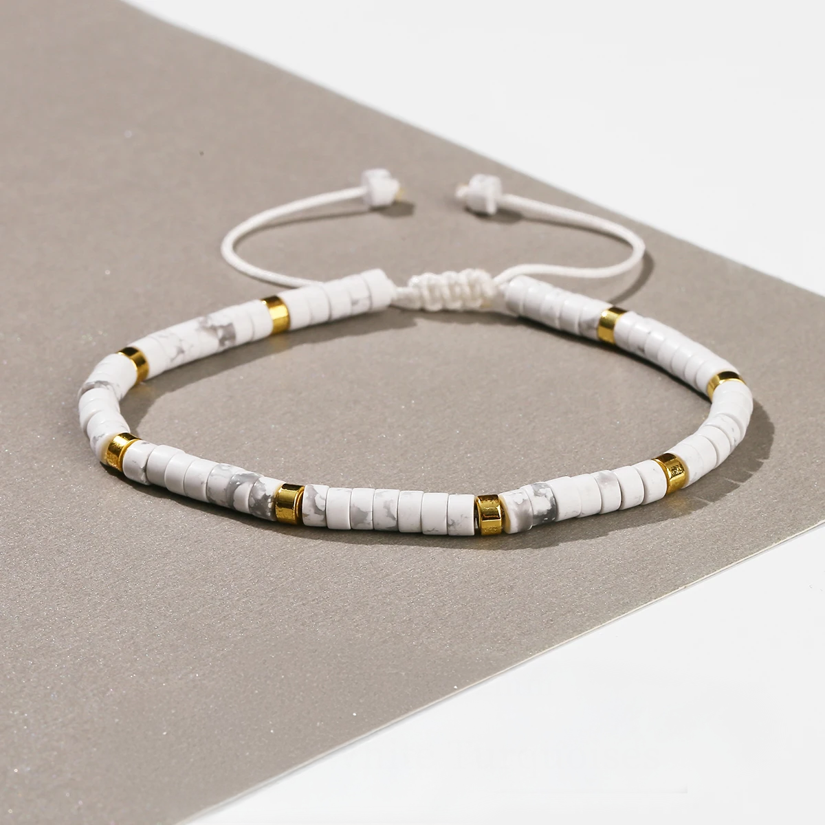 Bracelet Minimaliste en Turquoise Blanche