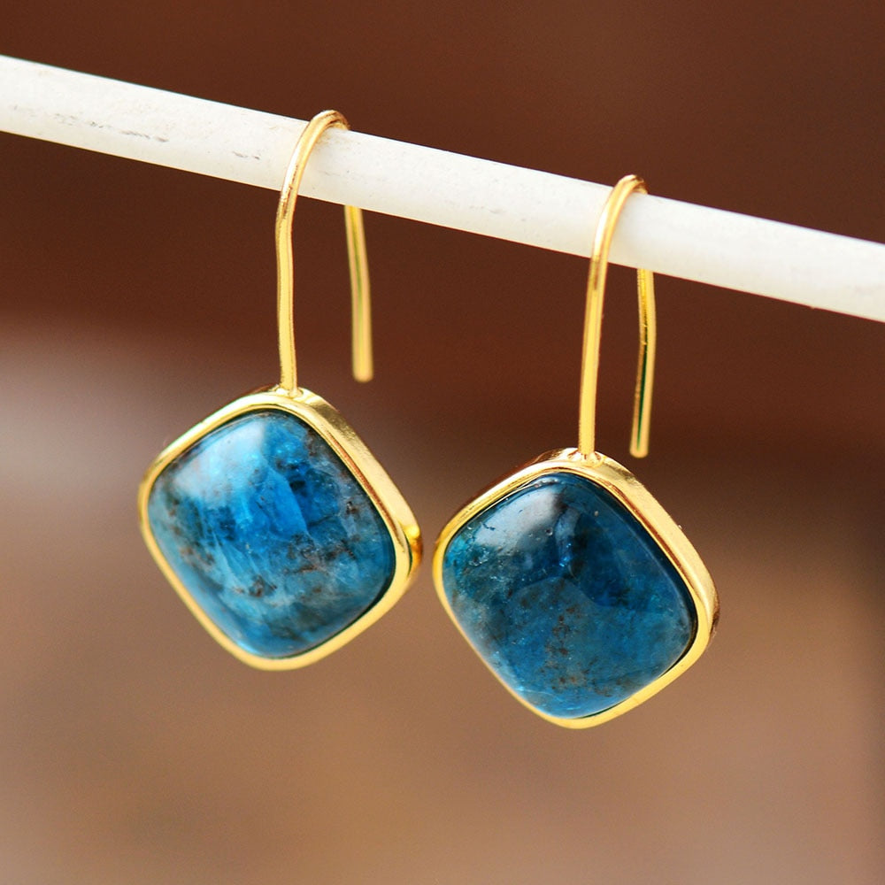 Boucles d'oreilles dorées losange d'Apatite bleue