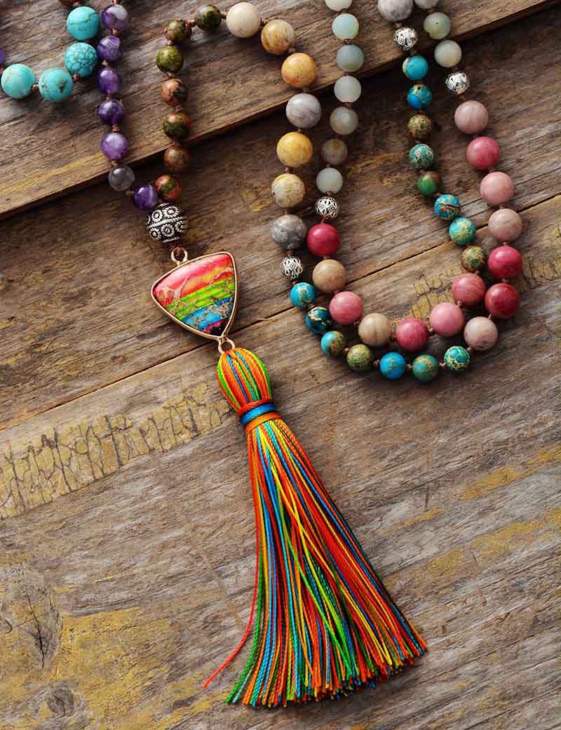 Collier ponpon en perles de pierres naturelles - Turquoise, Améthyste, Rhodonite.