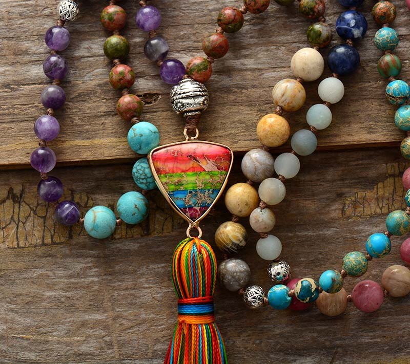Collier ponpon en perles de pierres naturelles - Turquoise, Améthyste, Rhodonite.