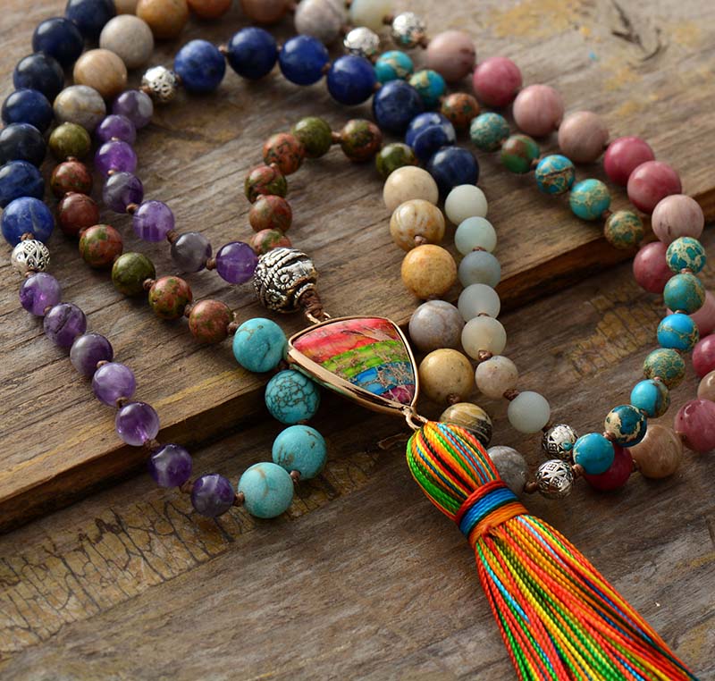 Collier ponpon en perles de pierres naturelles - Turquoise, Améthyste, Rhodonite.