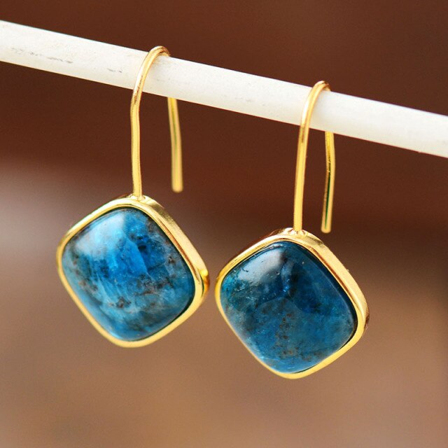 Boucles d'oreilles dorées losange d'Apatite bleue