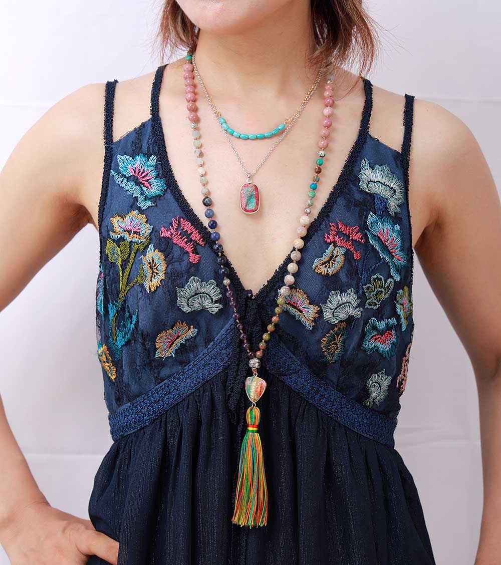Collier ponpon en perles de pierres naturelles - Turquoise, Améthyste, Rhodonite.