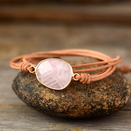 Bracelet minimaliste en cuir et médaillon de Quartz Rose