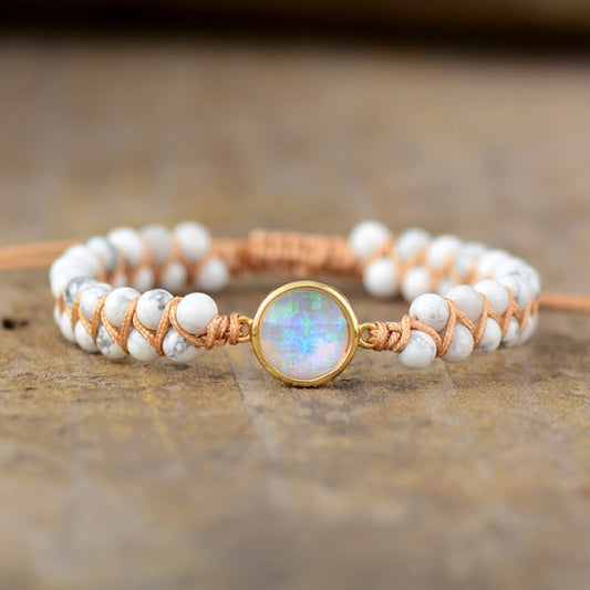 Bracelet Bohème tissé en pierres de Howlite et médaillon d'Opale